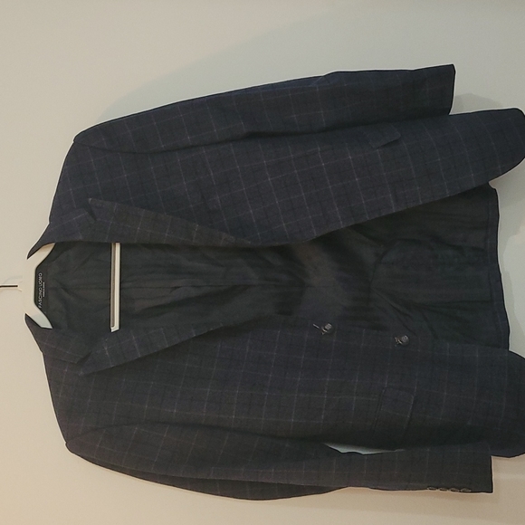 Suit - Picture 6 of 13